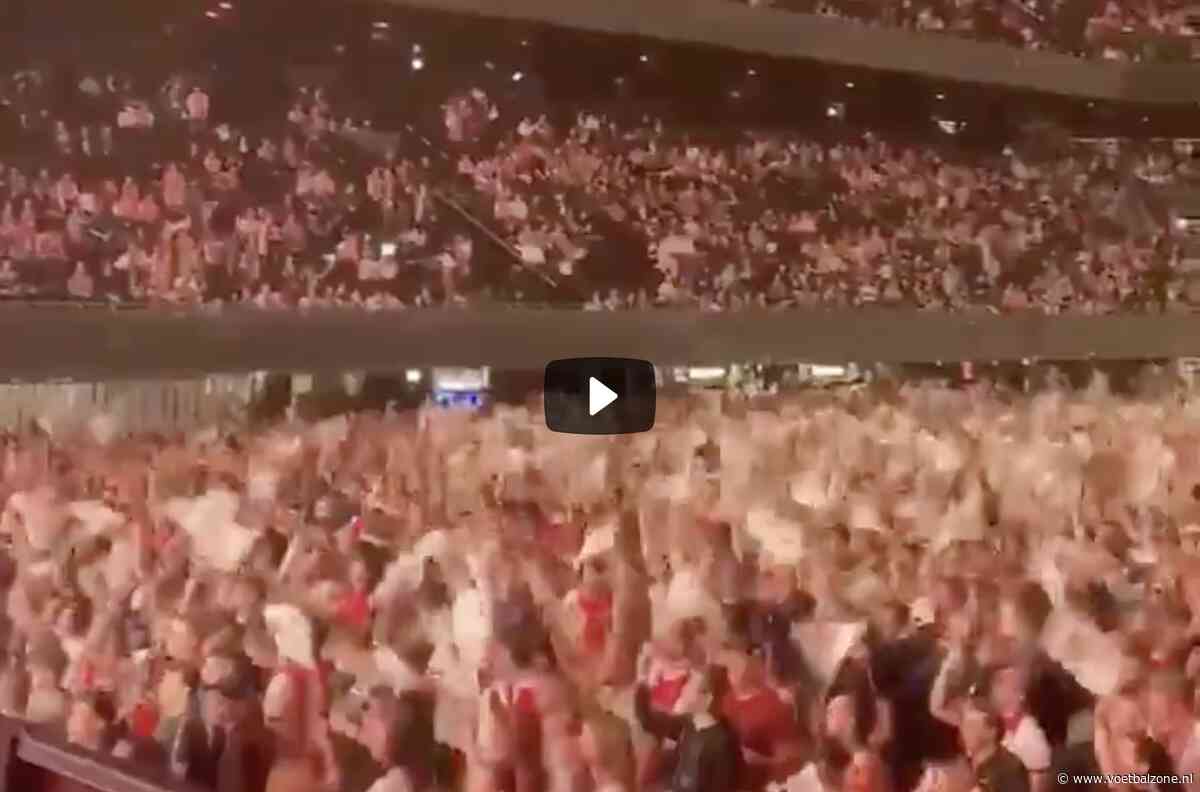VIDEO - Duizenden Ajacieden gaan vlak voor aftrap los in Ziggo Dome