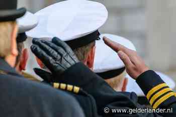 Biseksuele veteraan krijgt na 25 jaar militaire onderscheiding terug