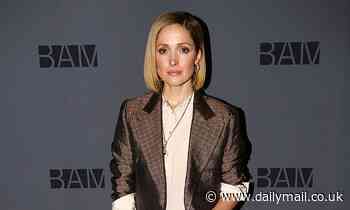 Rose Byrne looks stylish at upcoming production of Medea