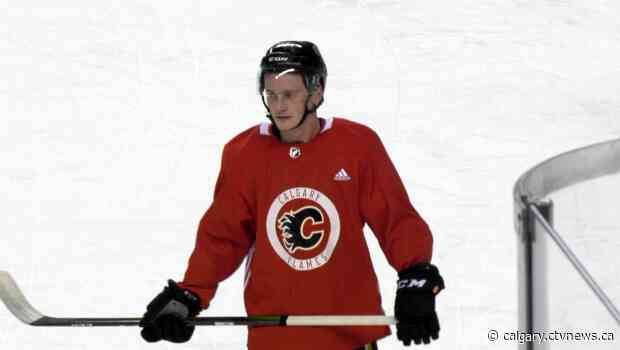 Flames call up Calgary native Matthew Phillips