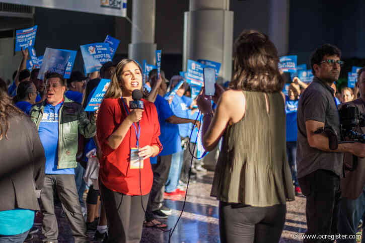 CSUF communications students report on, take part in Long Beach Democratic Presidential Forum