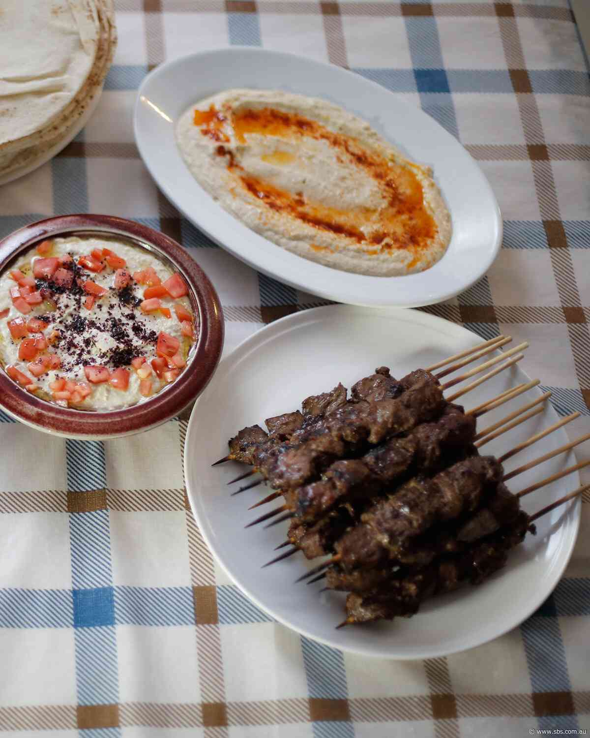Marinated lamb skewers (lahem meshwi)