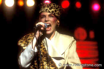 Flashback: Eurythmics Perform ‘Sweet Dreams (Are Made of This)’ in 1983
