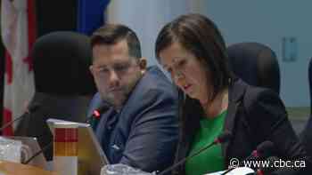 Edmonton Public Schools adding, increasing bus fees mid-year after provincial budget cut