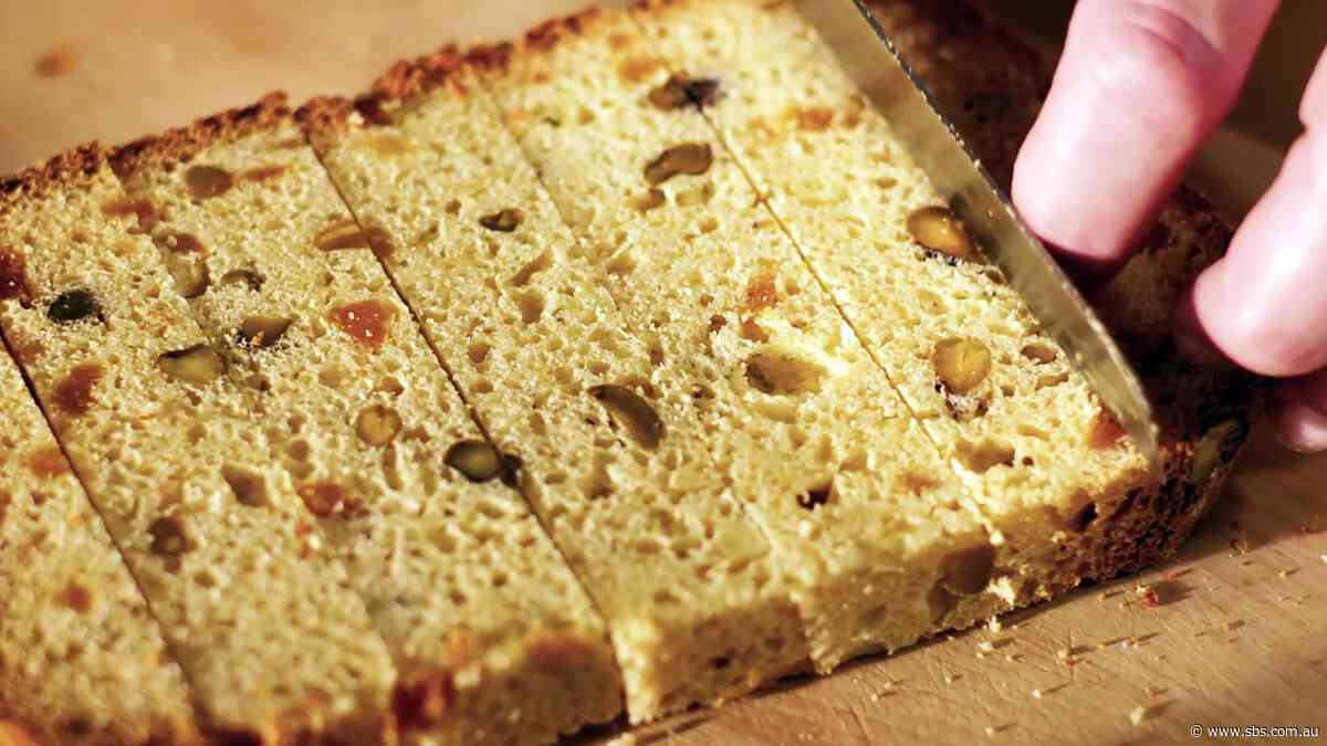 Apricot pistachio panettone (panettone all’albicocca e pistacchio)