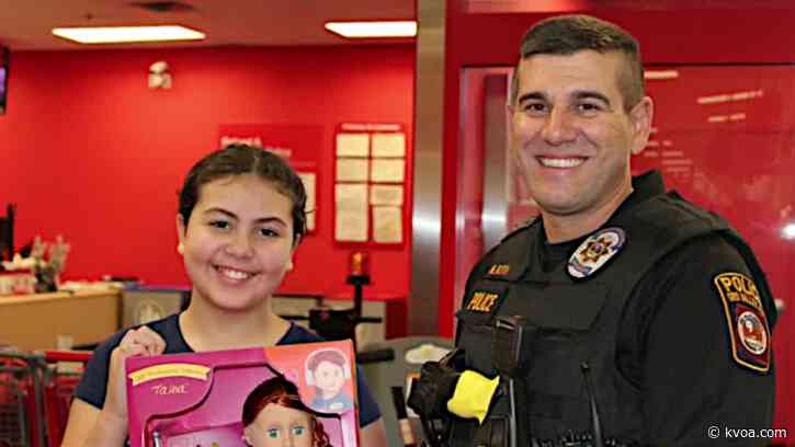 Oro Valley Police held shopping with students event