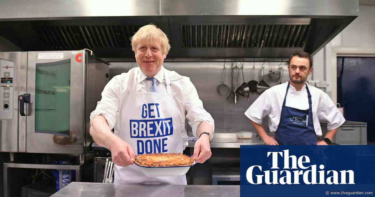 Christmas lights and campaigning: Wednesday's best photos