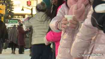 Hundreds of volunteers show up for 'Warm Soup For Warm Hearts' human chain