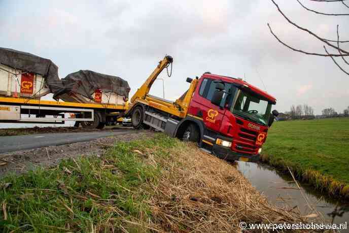 #Amstelhoek - Vrachtwagen schaart op N201 Amstelhoek