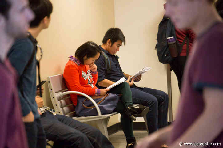 Cal State Fullerton offers massages, puppy therapy to students stressed about finals