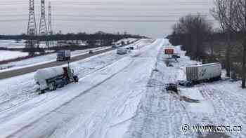 Stretches of Ontario's Hwy. 401 closed after multiple crashes, 1 fatality