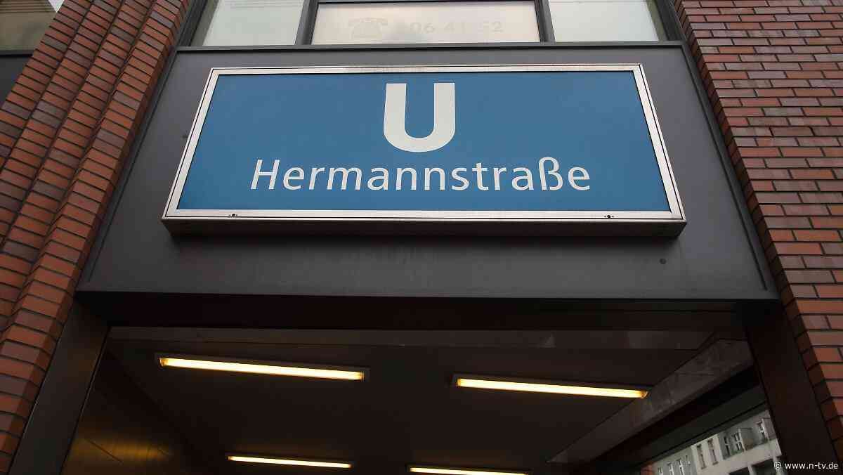 In Berliner U-Bahnhof: Familie steckt stundenlang in Fahrstuhl fest