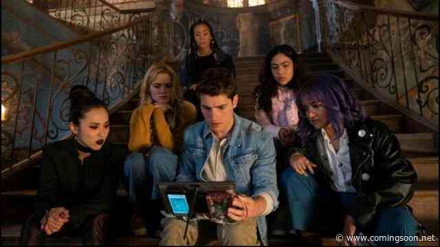 Marvel’s Runaways Final Season Clip Teases a Traitor Among the Team