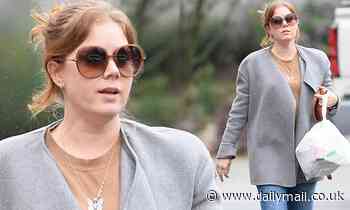 Amy Adams snags the leftovers as she dresses down in a gray cardigan and jeans for a casual dinner