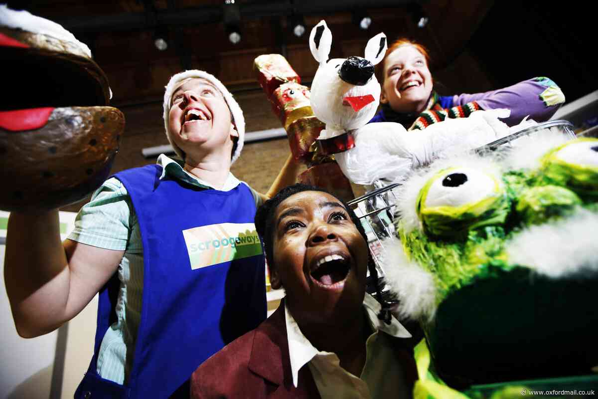 Family puppet show in Oxford this Christmas: Supermarket Scrooge