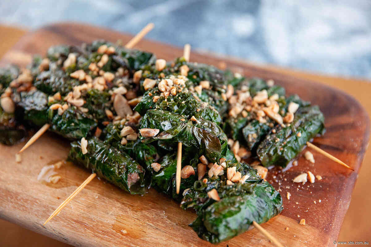 Grilled beef wrapped in betel leaf (Bo la lot)