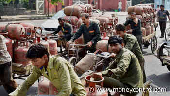 HPCL auto-booking LPG refills under PMUY without customers’ knowledge: Report