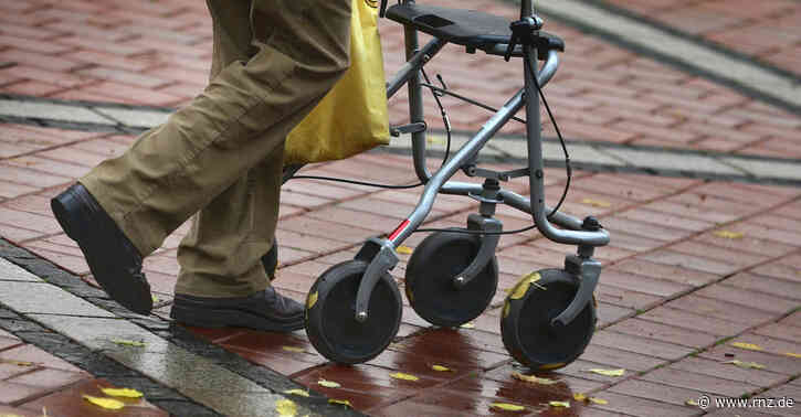 Mannheim-Käfertal: Fußgängerin mit Rollator von Auto umgefahren