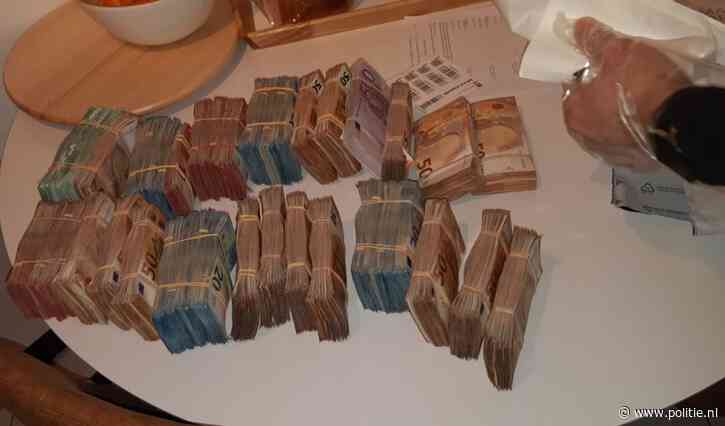 Rotterdam - 1,1 miljoen aan cash en tientallen kilo’s versnijdingsmiddelen van straat