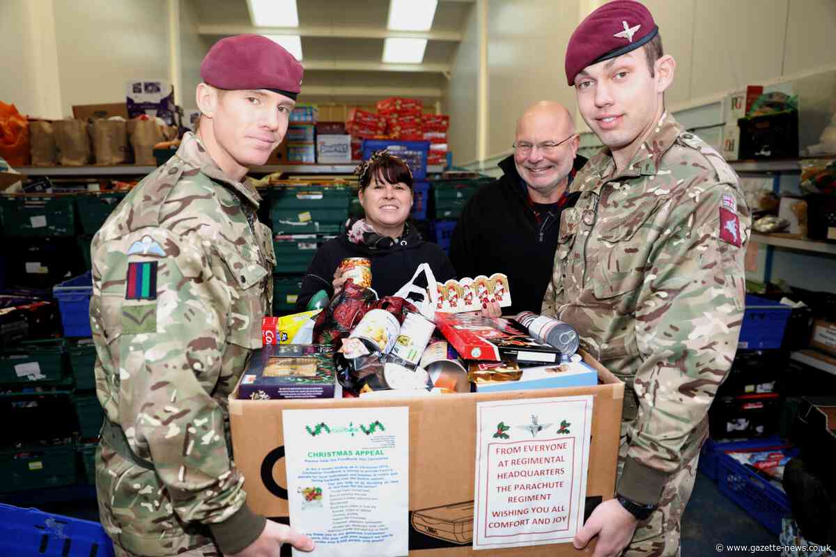 Paratroopers deliver Christmas care package to foodbank