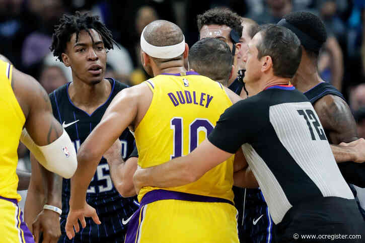 Lakers laud Jared Dudley for sticking up for Dwight Howard in ejection