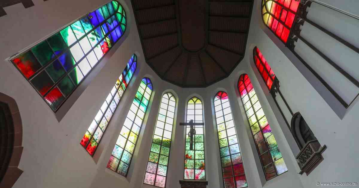 St. Elisabeth hat neue Chorfenster