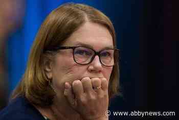 Ethics law forbids ex-minister Philpott from paid work for First Nation