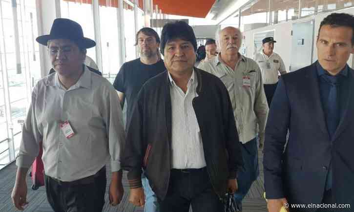 Argentina recibió a Evo Morales con la condición de que no haga declaraciones públicas