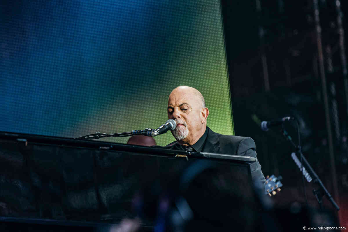 Watch Billy Joel Play ‘White Christmas’ With Alexa Ray Joel at Madison Square Garden