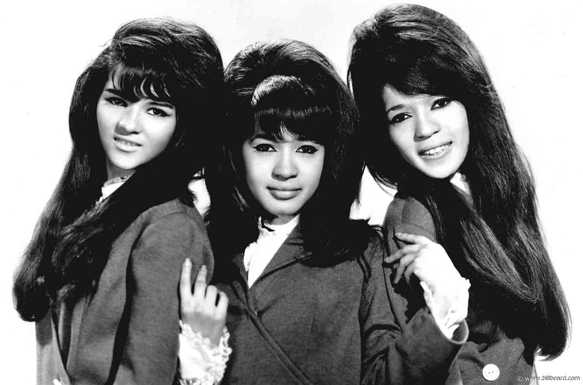 Here Are the Lyrics to The Ronettes' 'Sleigh Ride'