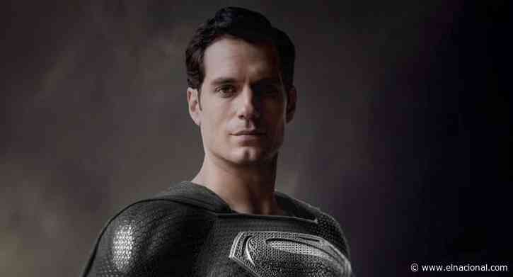 Superman usaría un traje negro en la versión original de Justice League