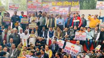 Traders Protest Government 'Collusion' With Amazon, Flipkart