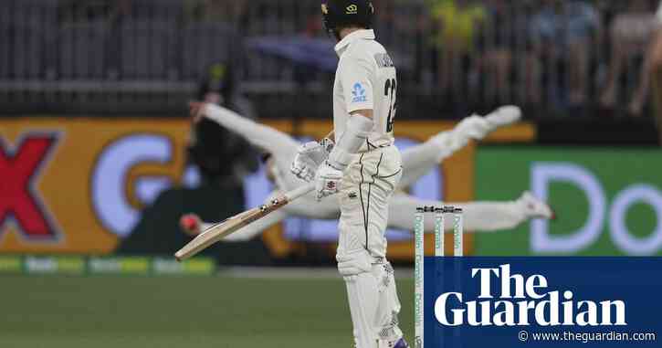 Steve Smith makes stunning catch as Australia boss Black Caps
