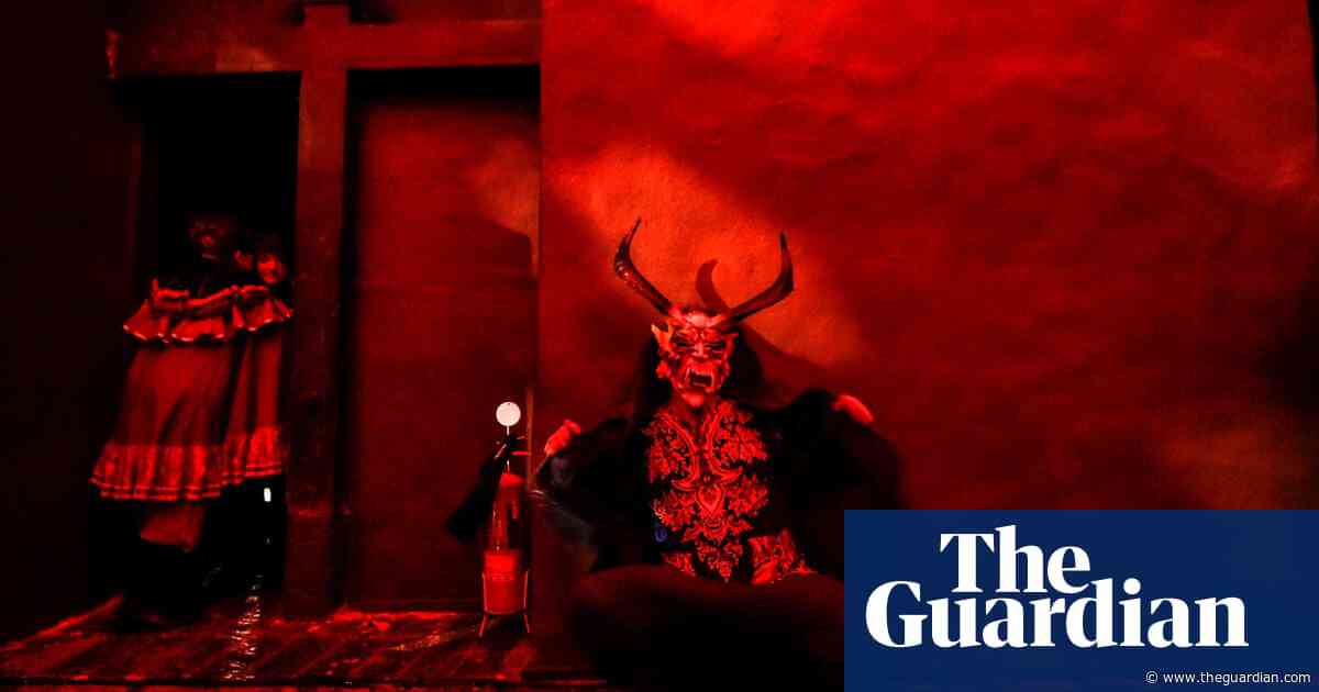Devils in Bogotá and a Swift encounter: Friday's best photos