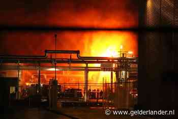 NL-Alert na grote brand in houtbedrijf op Industriepark Kleefse Waard in Arnhem