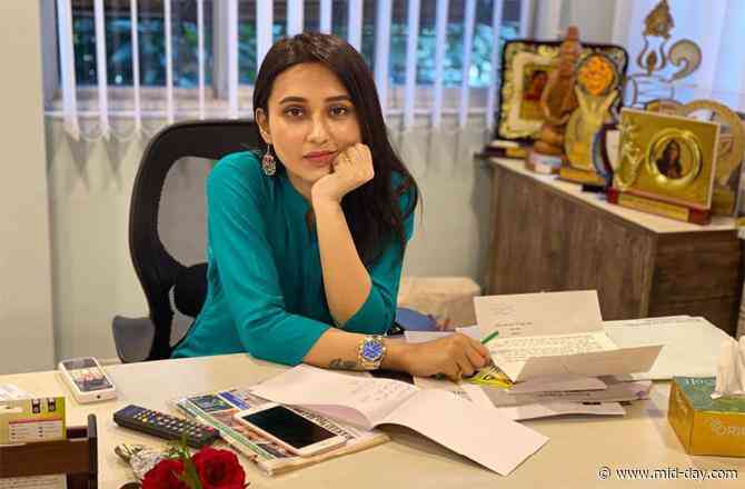 Here's what Mimi Chakraborty loves to do, when she is at home!