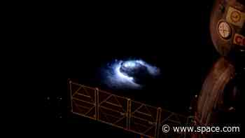 Lightning Bolts Create Glowing Auroral 'Elves' and Brilliant Gamma-Ray Flashes