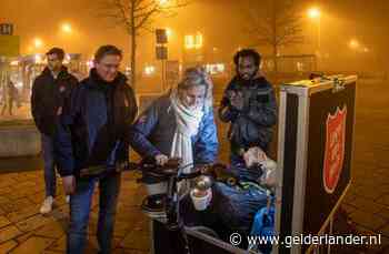 Gezellig een bak soep eten met de daklozen