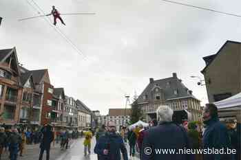 Koorddanser steelt de show op Torhoutse markt