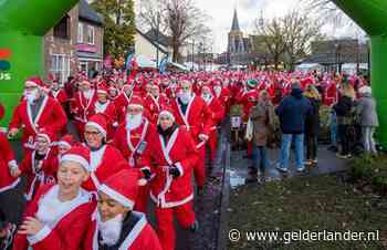 Zeshonderd kerstmannen renden door Bennekom voor het goede doel
