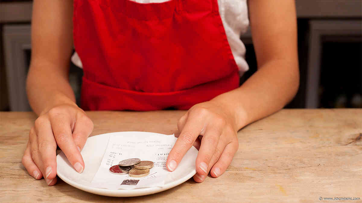 Florida Waitresses Get $850 Christmas Tip at Diner