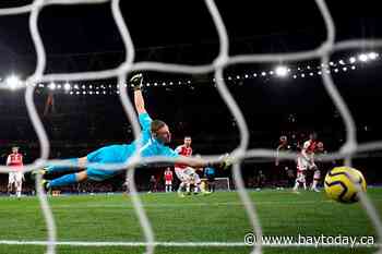 Arsenal loses to City as Spurs go 5th with win; United held