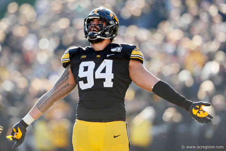 10 things for USC fans to know about Holiday Bowl opponent Iowa