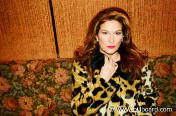 'Sugar & Booze': Why Ana Gasteyer Recorded a Christmas Album