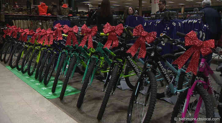 Ravens’ Anthony Levine, Dick’s Sporting Goods Surprise Area Kids With New Bikes