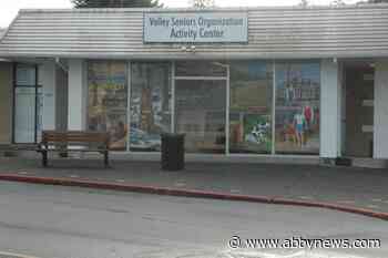 Thieves snatch inflatable Frosty the Snowman off Vancouver Island seniors centre roof