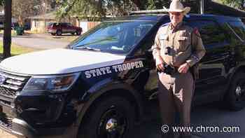 Texas DPS trooper prays with grief-stricken family, photo goes viral