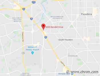 Man barricaded inside home, possibly with child, in southeast Houston