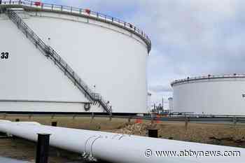 Trans Mountain begins laying Alberta pipeline for expansion