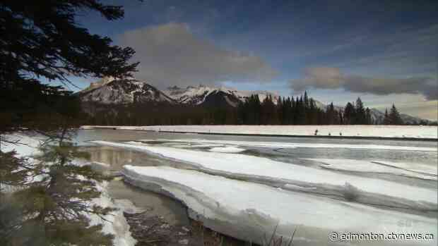 Holiday drivers take note, snowfall warnings issued for Banff and Jasper